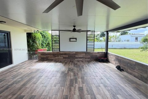 Villa ou maison à louer à Homestead, Floride: 4 chambres, 236.81 m2 № 1982548 - photo 19