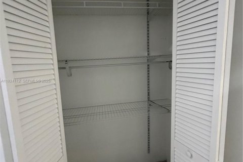 Villa ou maison à louer à Homestead, Floride: 4 chambres, 236.81 m2 № 1982548 - photo 7