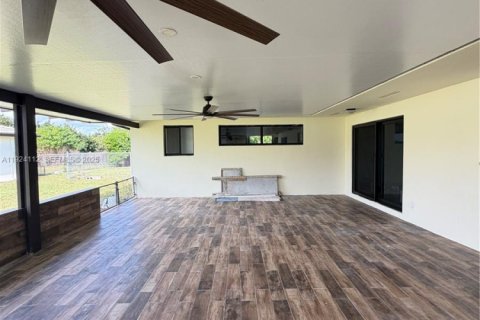 Villa ou maison à louer à Homestead, Floride: 4 chambres, 236.81 m2 № 1982548 - photo 20