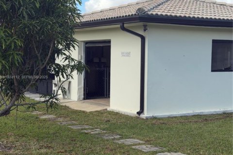 Villa ou maison à louer à Homestead, Floride: 4 chambres, 236.81 m2 № 1982548 - photo 27