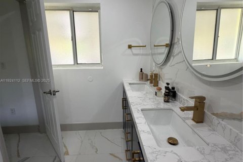 Villa ou maison à louer à Homestead, Floride: 4 chambres, 236.81 m2 № 1982548 - photo 13