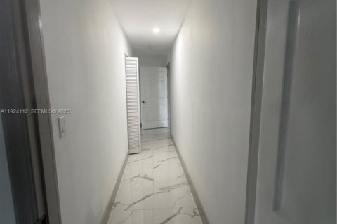 Villa ou maison à louer à Homestead, Floride: 4 chambres, 236.81 m2 № 1982548 - photo 15