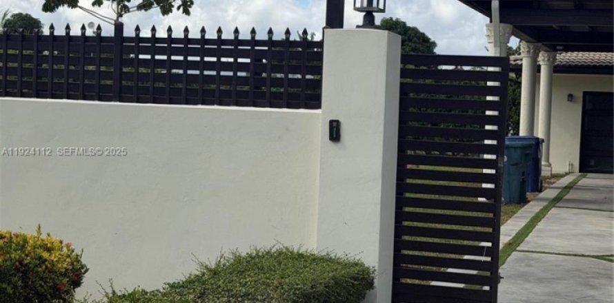 Villa ou maison à Homestead, Floride 4 chambres, 236.81 m2 № 1982548