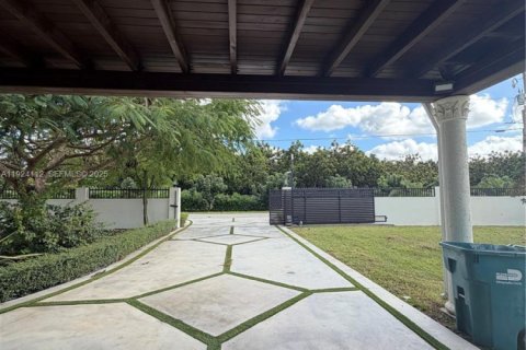 Villa ou maison à louer à Homestead, Floride: 4 chambres, 236.81 m2 № 1982548 - photo 4