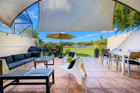 Снять в аренду кондоминиум в Дорал, Флорида 3 спальни, 159.05м2, № 1990675 - фото 3