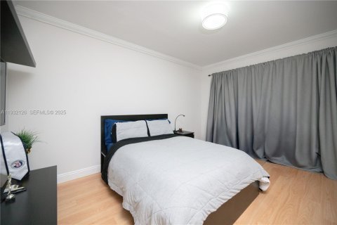 Снять в аренду кондоминиум в Дорал, Флорида 3 спальни, 159.05м2, № 1990675 - фото 7