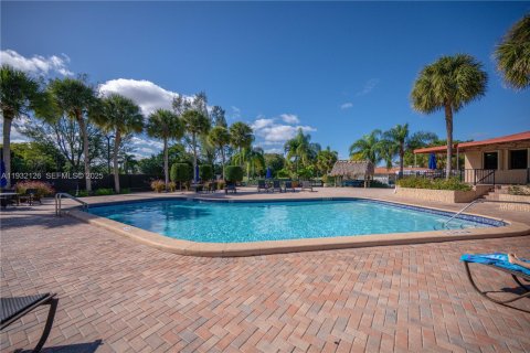 Снять в аренду кондоминиум в Дорал, Флорида 3 спальни, 159.05м2, № 1990675 - фото 14