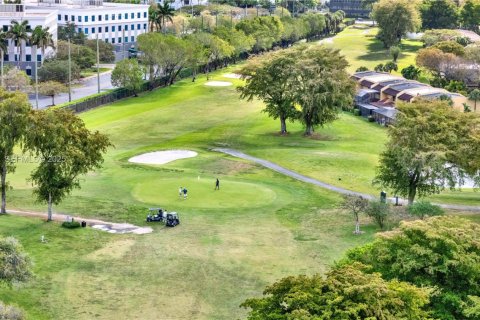 Снять в аренду кондоминиум в Дорал, Флорида 3 спальни, 159.05м2, № 1990675 - фото 17