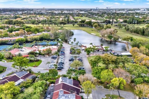 Снять в аренду кондоминиум в Дорал, Флорида 3 спальни, 159.05м2, № 1990675 - фото 16