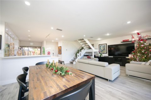 Снять в аренду кондоминиум в Дорал, Флорида 3 спальни, 159.05м2, № 1990675 - фото 6