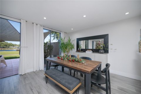 Снять в аренду кондоминиум в Дорал, Флорида 3 спальни, 159.05м2, № 1990675 - фото 2