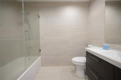 Снять в аренду кондоминиум в Дорал, Флорида 3 спальни, 159.05м2, № 1990675 - фото 10