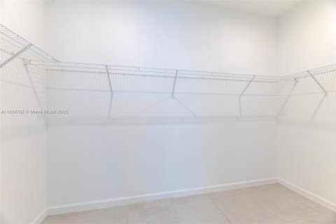 House in Port St. Lucie, Florida 3 bedrooms, 185.62 sq.m. № 2052723 - photo 27