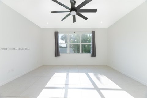 House in Port St. Lucie, Florida 3 bedrooms, 185.62 sq.m. № 2052723 - photo 23