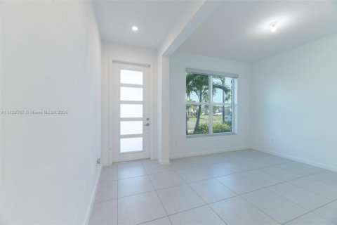 House in Port St. Lucie, Florida 3 bedrooms, 185.62 sq.m. № 2052723 - photo 4