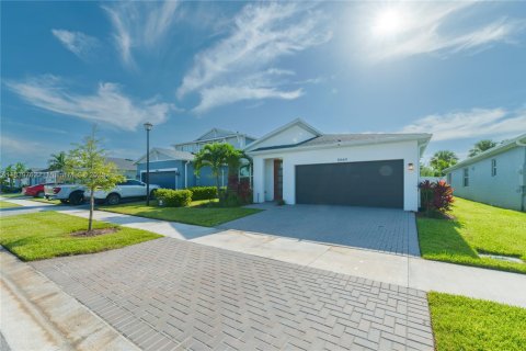 House in Port St. Lucie, Florida 3 bedrooms, 185.62 sq.m. № 2052723 - photo 3