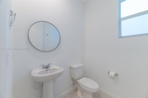 House in Port St. Lucie, Florida 3 bedrooms, 185.62 sq.m. № 2052723 - photo 6