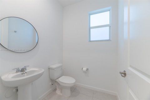 House in Port St. Lucie, Florida 3 bedrooms, 185.62 sq.m. № 2052723 - photo 7