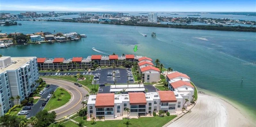 Condominio en Clearwater, Florida, 2 dormitorios № 219072