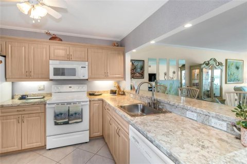 Condo in Clearwater, Florida, 2 bedrooms № 219072 - photo 15
