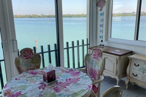 Condo in Clearwater, Florida, 2 bedrooms № 219072 - photo 25