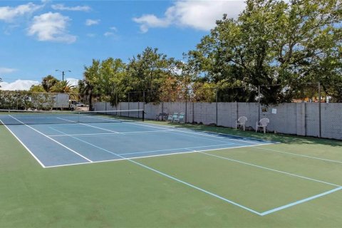 Condo in Clearwater, Florida, 2 bedrooms № 219072 - photo 13