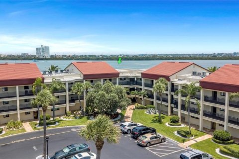 Condo in Clearwater, Florida, 2 bedrooms № 219072 - photo 4