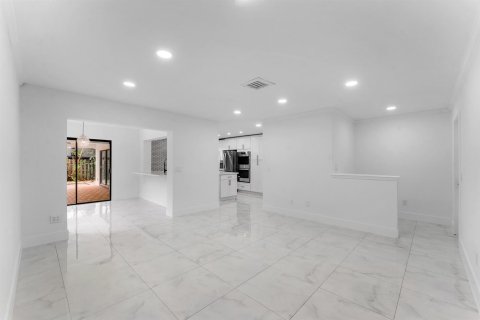 Villa ou maison à vendre à Margate, Floride: 4 chambres, 231.98 m2 № 2433946 - photo 12