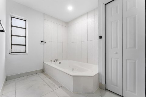 Villa ou maison à vendre à Margate, Floride: 4 chambres, 231.98 m2 № 2433946 - photo 21