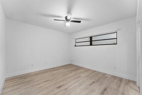Villa ou maison à vendre à Margate, Floride: 4 chambres, 231.98 m2 № 2433946 - photo 24
