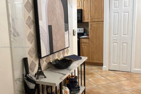 Townhouse in Tamarac, Florida 3 bedrooms, 168.25 sq.m. № 2073709 - photo 5