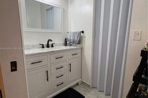 Townhouse in Tamarac, Florida 3 bedrooms, 168.25 sq.m. № 2073709 - photo 9