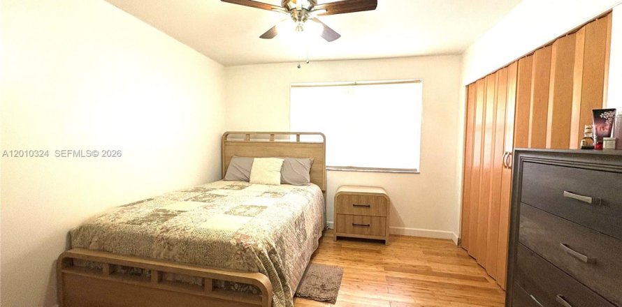 Townhouse in Tamarac, Florida 3 bedrooms, 168.25 sq.m. № 2073709