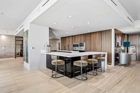 Condo in Fort Lauderdale, Florida, 4 bedrooms  № 2019914 - photo 14