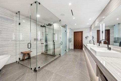 Condo in Fort Lauderdale, Florida, 4 bedrooms  № 2019914 - photo 25