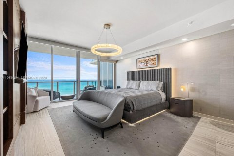 Condo in Fort Lauderdale, Florida, 4 bedrooms  № 2019914 - photo 21