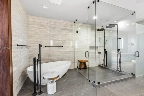 Condo in Fort Lauderdale, Florida, 4 bedrooms  № 2019914 - photo 26