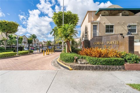 Copropriété à louer à Miami, Floride: 1 chambre, 62.8 m2 № 1940639 - photo 1