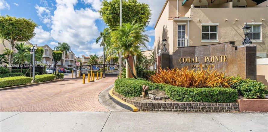 Condo à Miami, Floride, 1 chambre  № 1940639