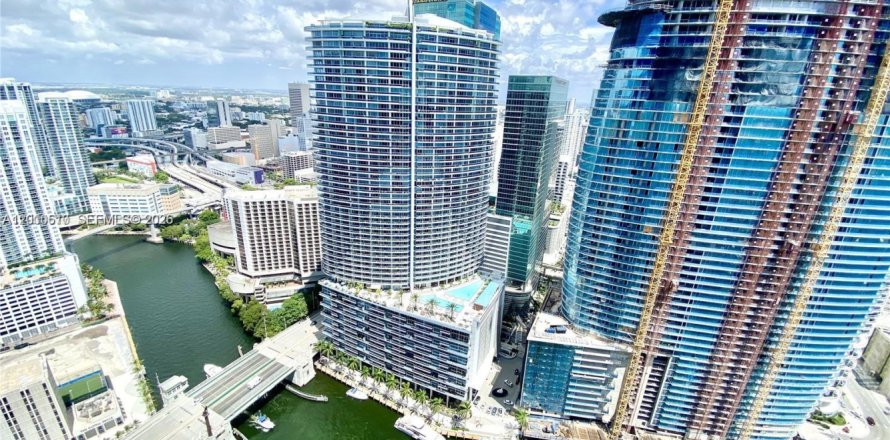 Кондоминиум с 1 спальней в Майами, Флорида № 2064890