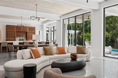 Casa en venta en Miami, Florida, 6 dormitorios, 623.1 m2 № 1953789 - foto 11