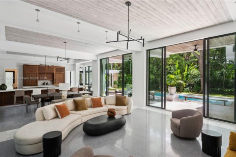 Casa en venta en Miami, Florida, 6 dormitorios, 623.1 m2 № 1953789 - foto 5