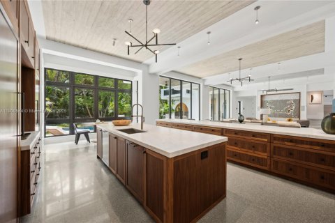 Casa en venta en Miami, Florida, 6 dormitorios, 623.1 m2 № 1953789 - foto 19