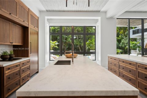 Casa en venta en Miami, Florida, 6 dormitorios, 623.1 m2 № 1953789 - foto 22