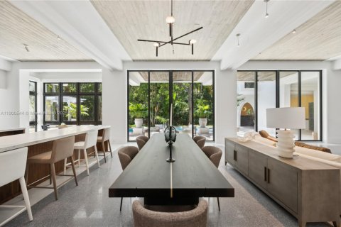 Casa en venta en Miami, Florida, 6 dormitorios, 623.1 m2 № 1953789 - foto 27