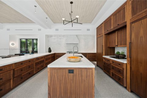 Casa en venta en Miami, Florida, 6 dormitorios, 623.1 m2 № 1953789 - foto 17
