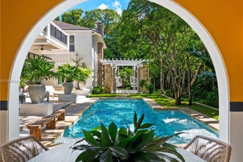 Casa en venta en Miami, Florida, 6 dormitorios, 623.1 m2 № 1953789 - foto 1