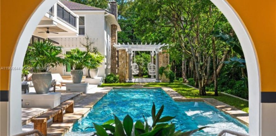 Casa en Miami, Florida 6 dormitorios, 623.1 m2 № 1953789