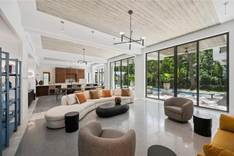 Casa en venta en Miami, Florida, 6 dormitorios, 623.1 m2 № 1953789 - foto 13