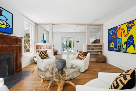 Casa en venta en Miami, Florida, 6 dormitorios, 623.1 m2 № 1953789 - foto 9